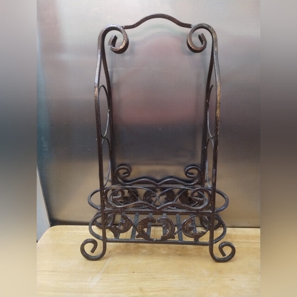 Metal Scrollwork Wine Bottle Stand